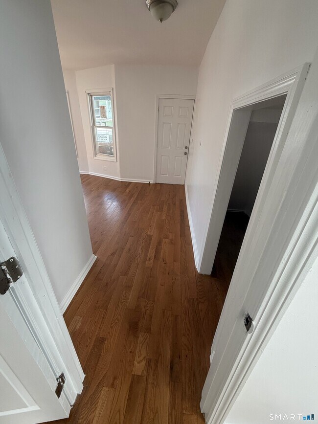 Photo - 304 Poplar St