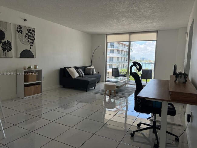 Photo - 6801 Indian Creek Dr Unit 509