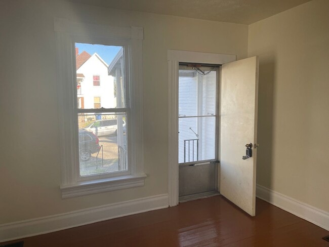 Building Photo - 132 Pleasant Ave Unit 132 pleasant Rental