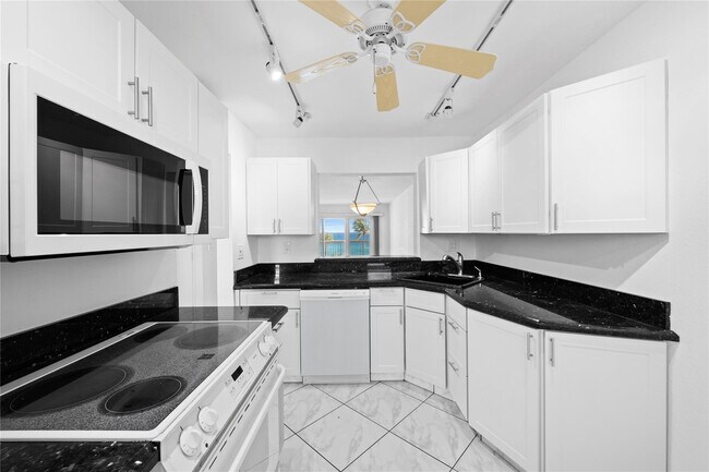 Photo - 1069 Hillsboro Mile Unit 507