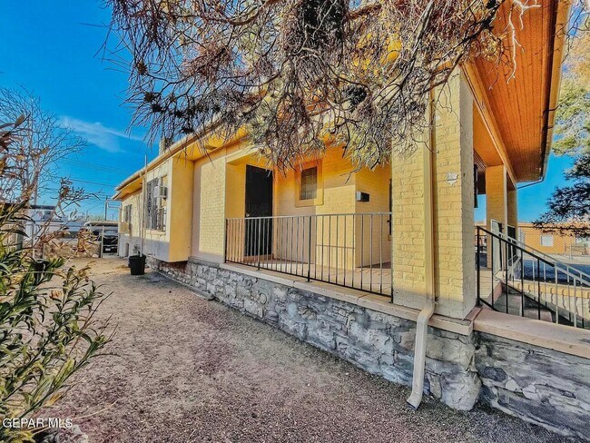 Photo - 2526 Yandell Dr Unit 3