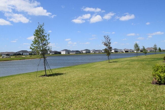 Photo - Stunning and elegant fully furnished 3/2/2 villa with Pool, hot tub & Lake views