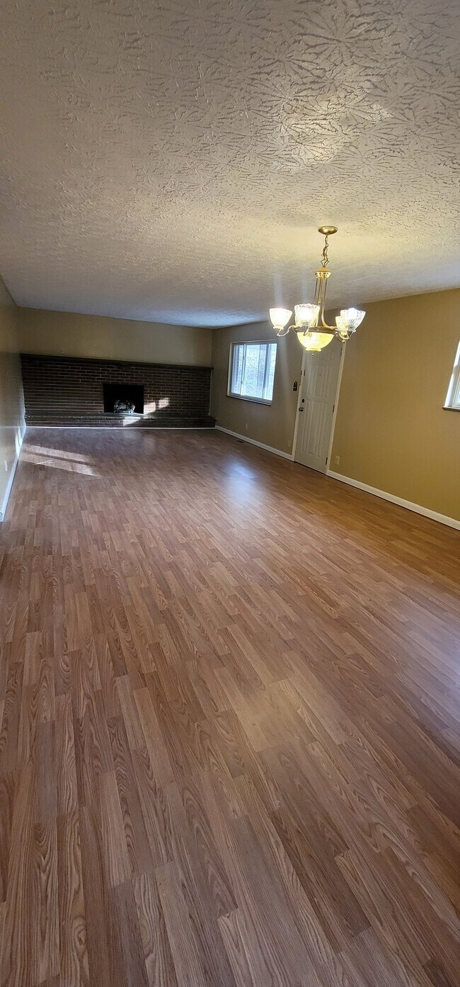 Photo - 1018 Willow Dr