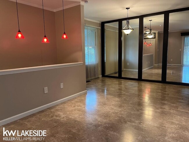 Photo - 15877 Cambridge Dr