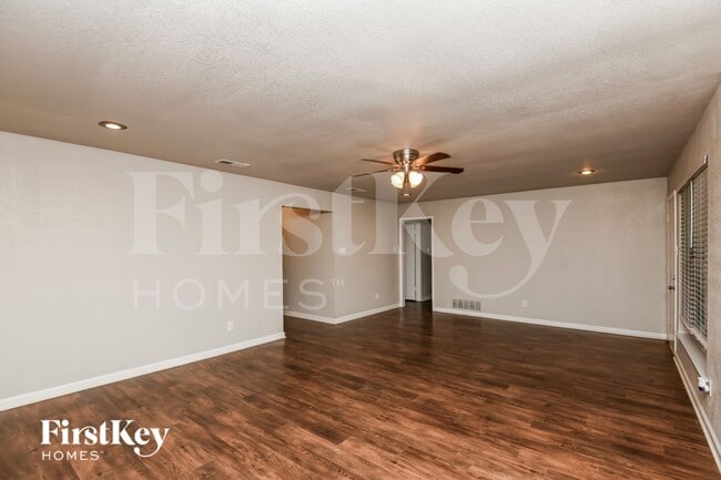 Photo - 600 NW Chisholm St