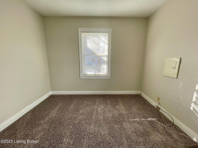 1401 Thornberry Ave