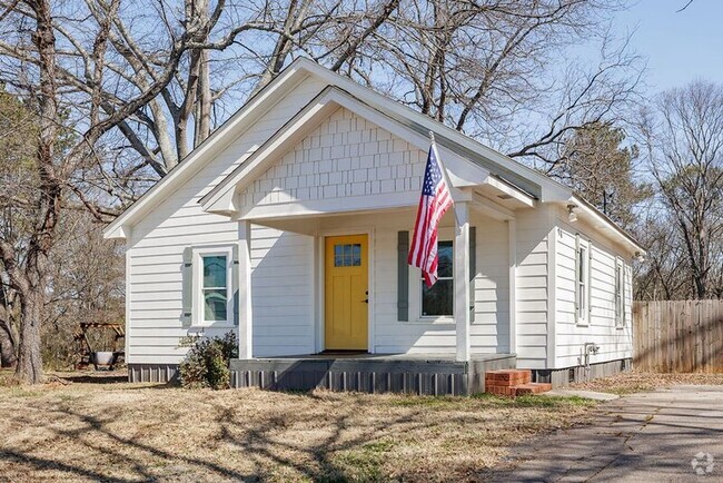 Building Photo - 2084 Broad St Rental