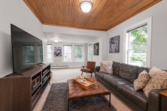 Building Photo - 4 Elm St Unit 1