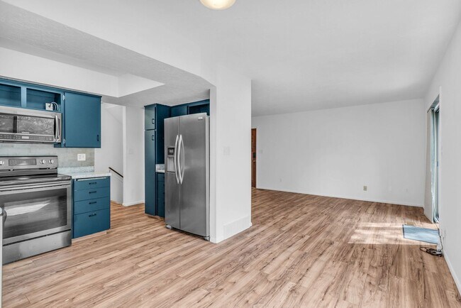 Photo - Gated 3 Bed Condo with Pool & Tennis Court