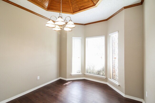 Photo - 849 Woodridge Cir