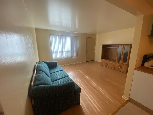 903/905 E. Hoffman Ave