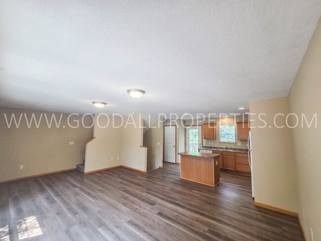 Photo - 2-Bedroom, 2.5-Bath Urbandale Townhome with Attached 2-Car Garage