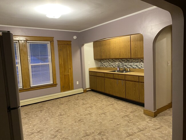 Building Photo - 181 Webber Ave Unit 3 Rental