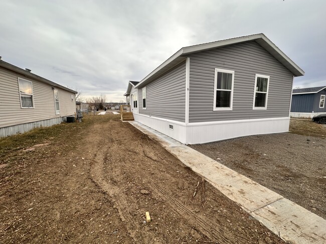 Photo - 15 Cavalier St N