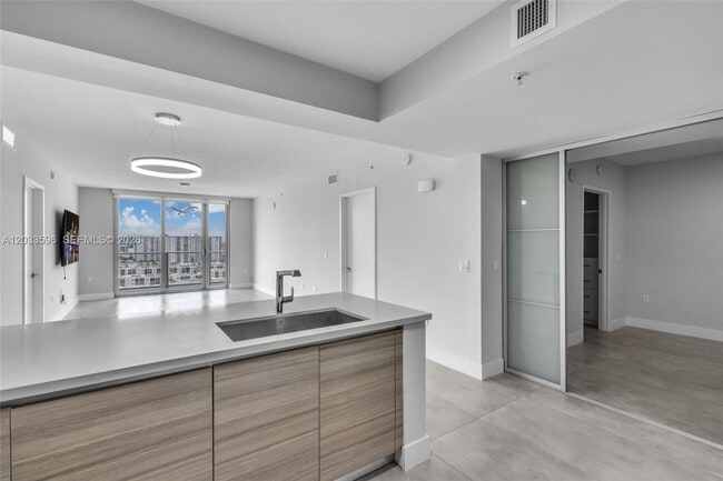 Building Photo - 300 Sunny Isles Blvd