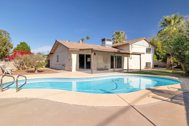 Photo - Large Trilevel home backing 60 with pool and close to ASU