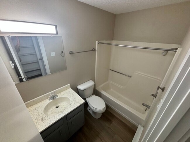 Photo - Fairview Apartments Unit D03