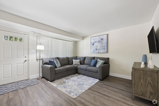 3BR, 1BA - 1,105SF - Living Room