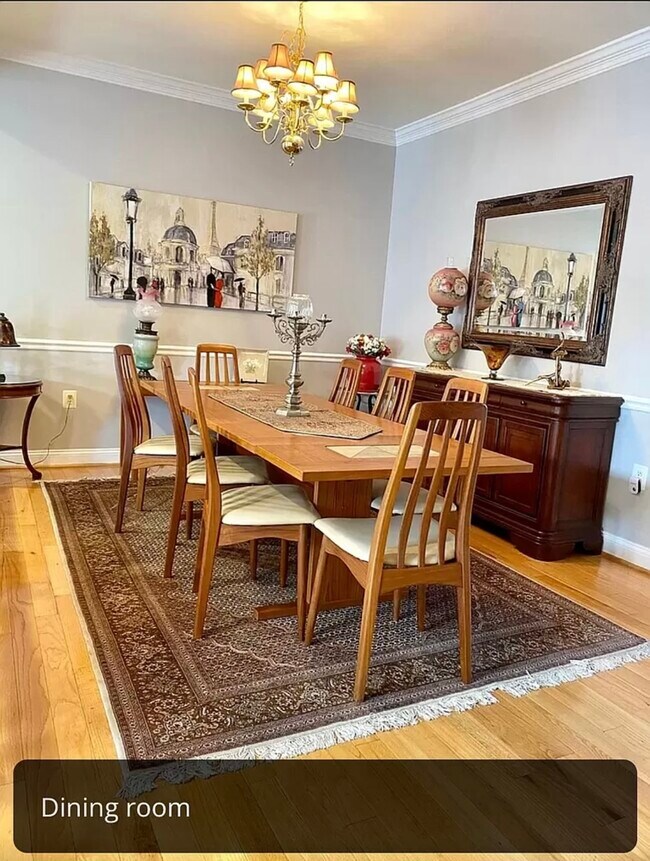 Photo - 826 Linfield Ter NE