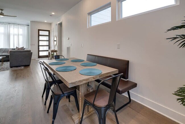 Photo - 201 Prince Ave Unidad ID1051702P