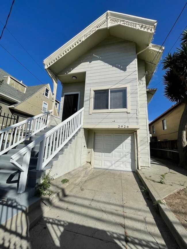 Building Photo - 1/2 Off First Month's Rent, 5Bdrm, 2Bath