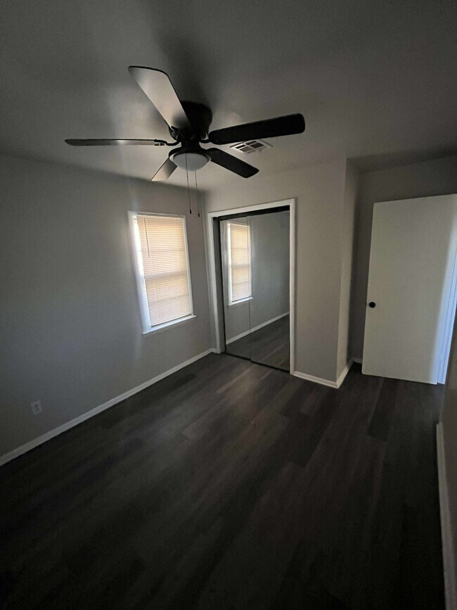 Photo - 701 E Holman Ct