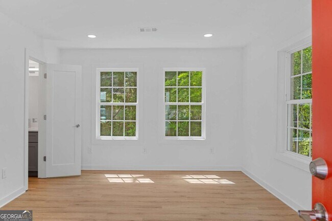 Photo - 237 Howard St NE Unit 5