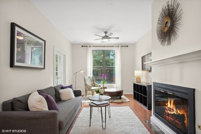 Photo - 2008 W Roscoe St Unidad 2