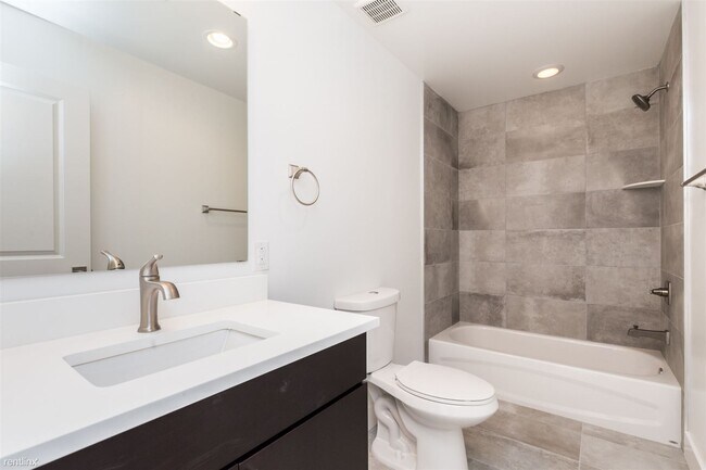 Photo - 2 br, 1 bath Triplex - 2308 E LEHIGH AVE U... Unit B