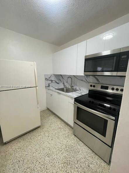 Photo - 985 W 23rd St Apartment Unit 2