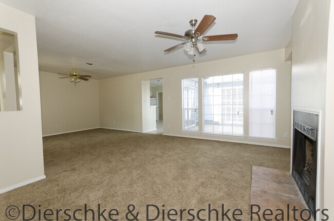 Photo - Cozy and clean 3 bedroom 2 bath townhouse!