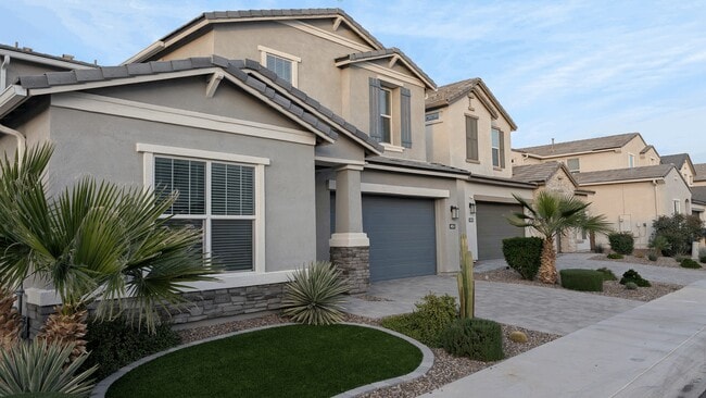 Building Photo - 4854 E Shady Glen Ave