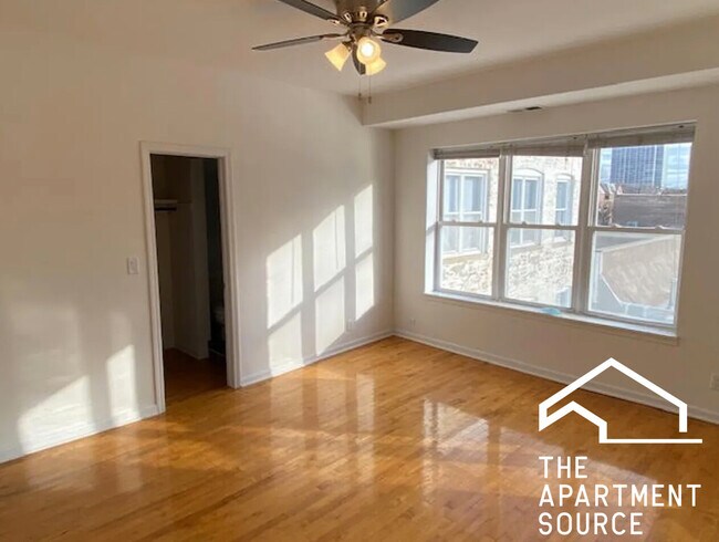 Photo - 1555 N Mohawk St Unidad 3H