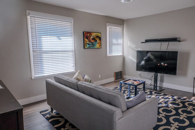 Photo - 5532 N Haight Ave