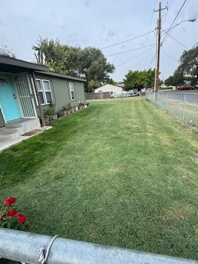 635 E Harding Ave