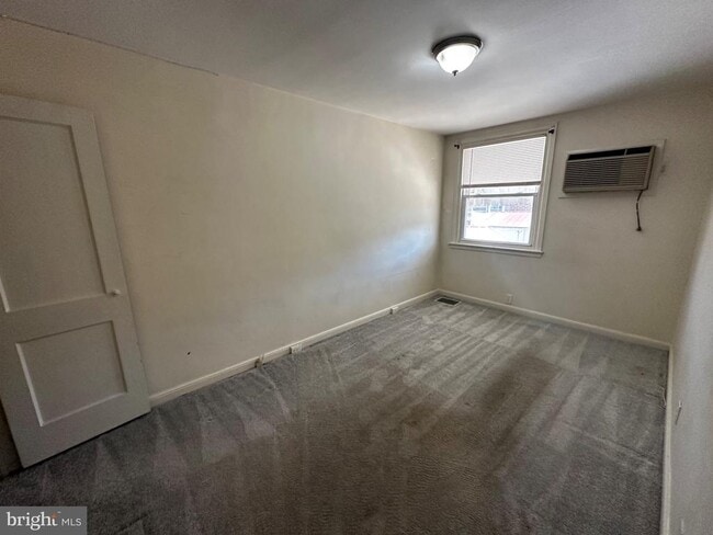 Photo - 5241 Ditman St