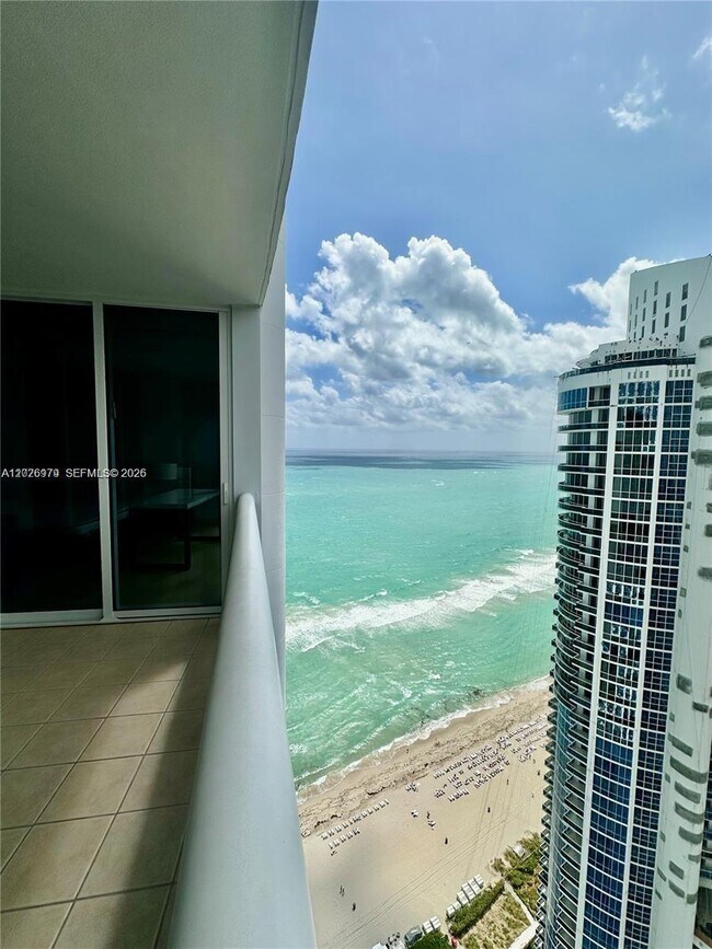 Photo - 18201 Collins Ave Unidad 5307