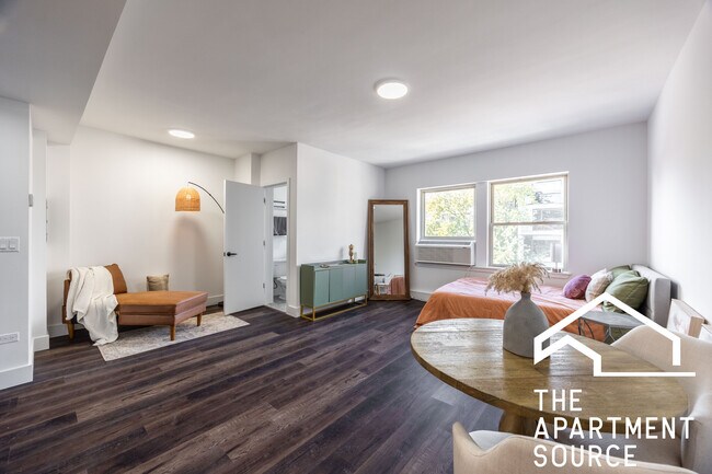 Photo - 5644 N Clark St