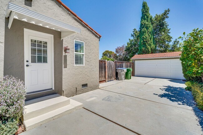 Photo - 1940's Quaint 2 Bedroom Single Story Home off of Hedding Street with Modern Amenities & Great Bac...