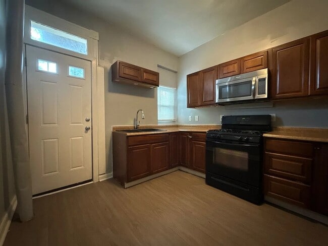 Photo - 1625 Appleton St