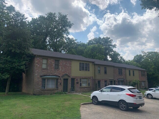 Photo - 1104 Collins Ln Unit #6