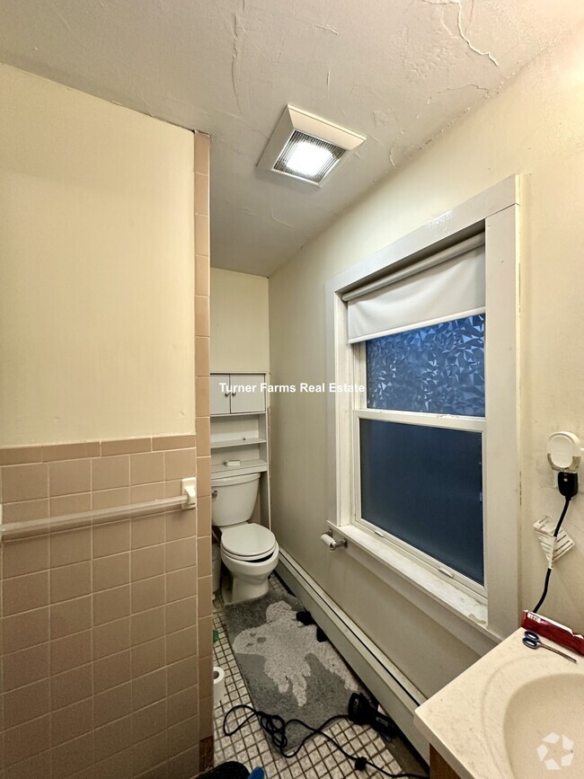 Building Photo - 94 West Cedar St Unit 2 Rental