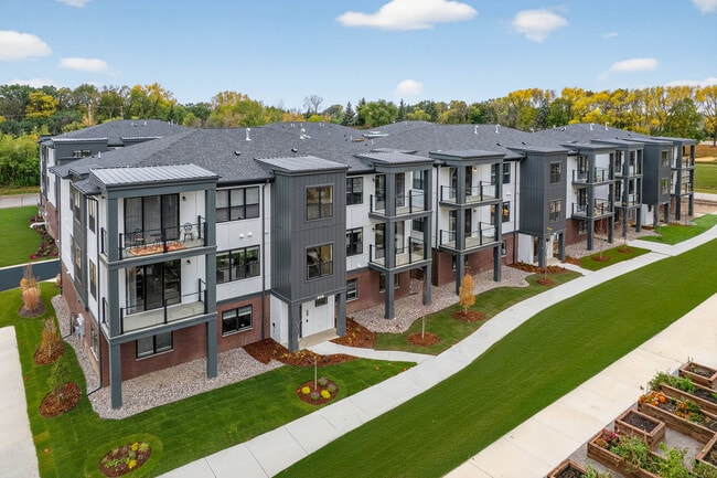 Amira Minnetonka & Amira Villas 55+ Adult | Minnetonka, MN