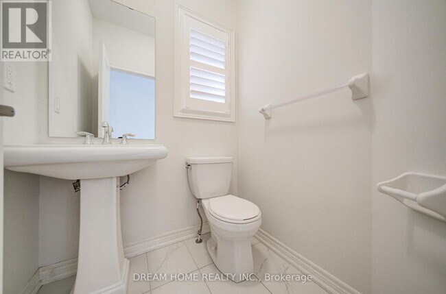 Photo - 466 George Ryan Ave