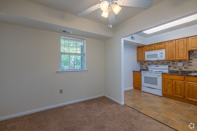 Dining Rm - 5 Rm, 2 Bd, 1 Ba - 1,000SF