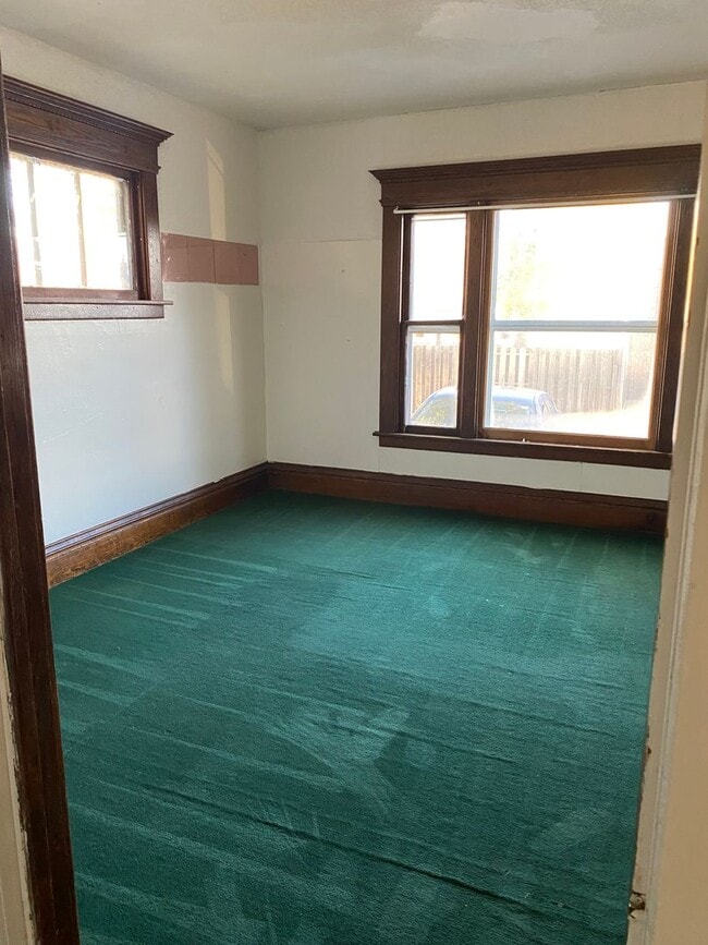 11 5th St SE - 11 5th St SE Apartment Unit 2MAIN