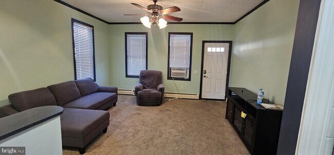 Photo - 305 Haven St