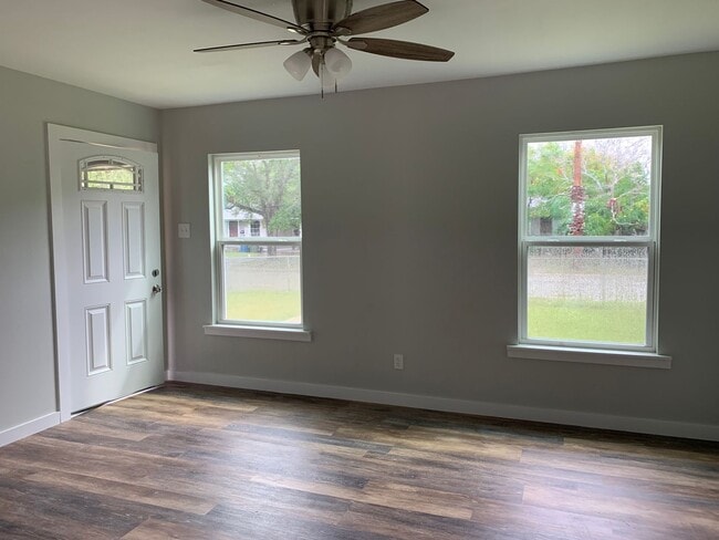 Photo - 610 Caddo St