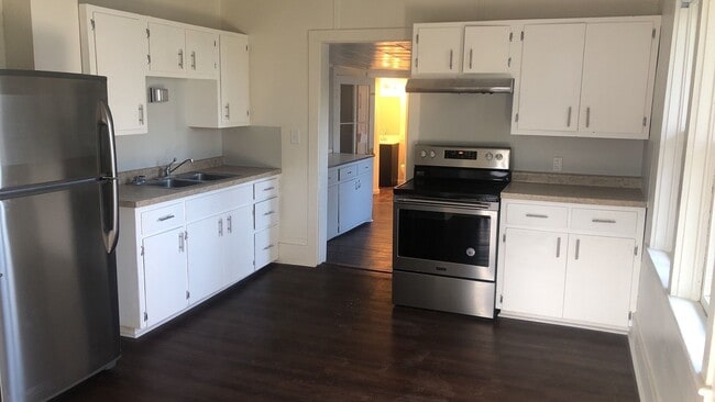 Building Photo - 711 Adler Rd Unit Lower