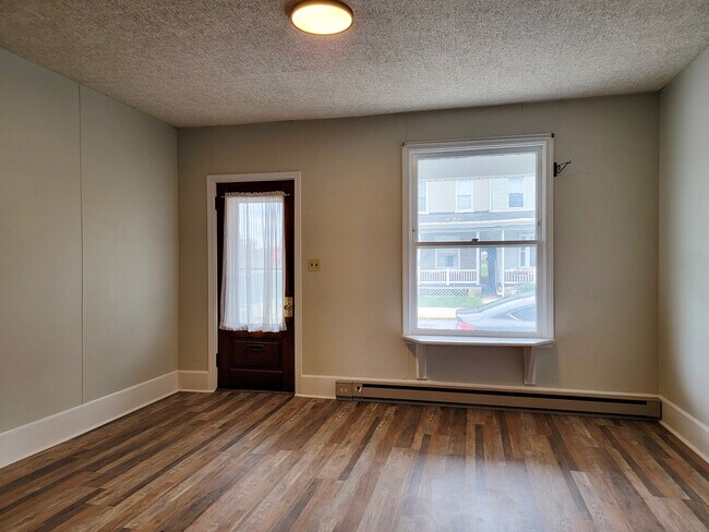 Photo - 403 Spruce St